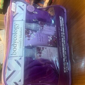 Bodycology Comfy Blanket Body Wash Set - Purple
